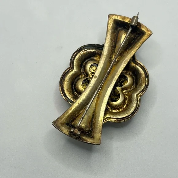 Victorian gold tone brooch pin purple rhinestones mother of pearl c clasp flower